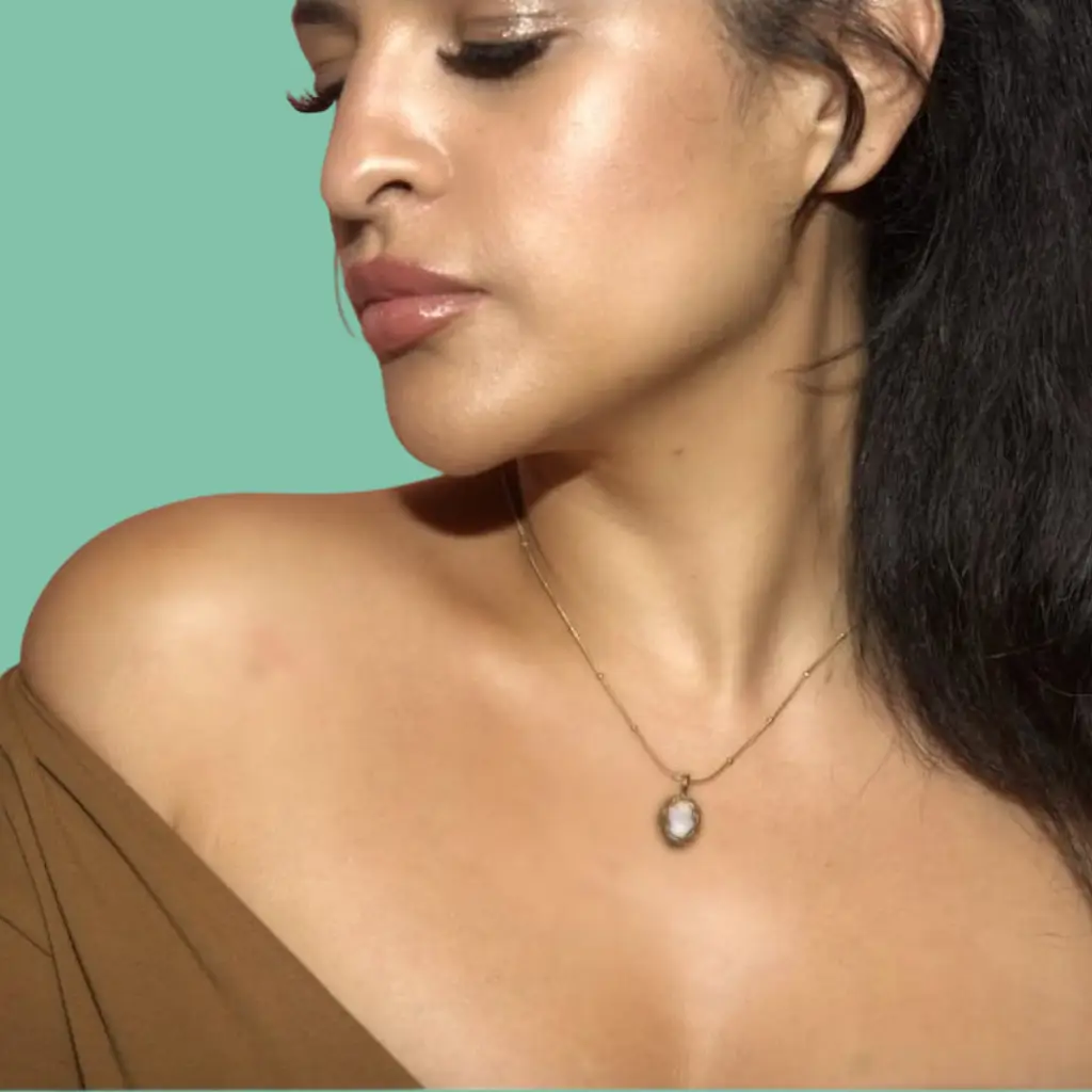 XZ103 – Gold & White Necklace